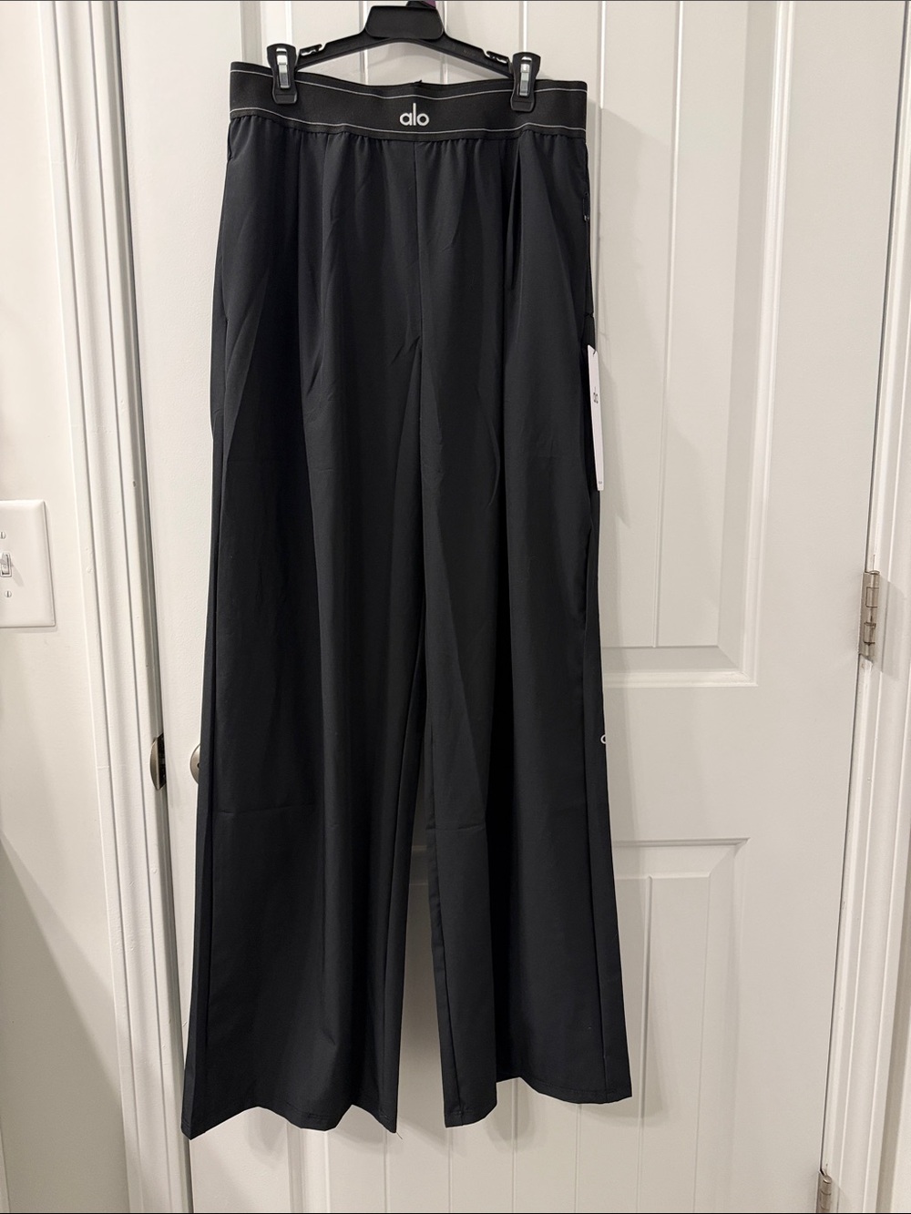 Large ALO Yoga womens Black Wide-Leg trouser Pants